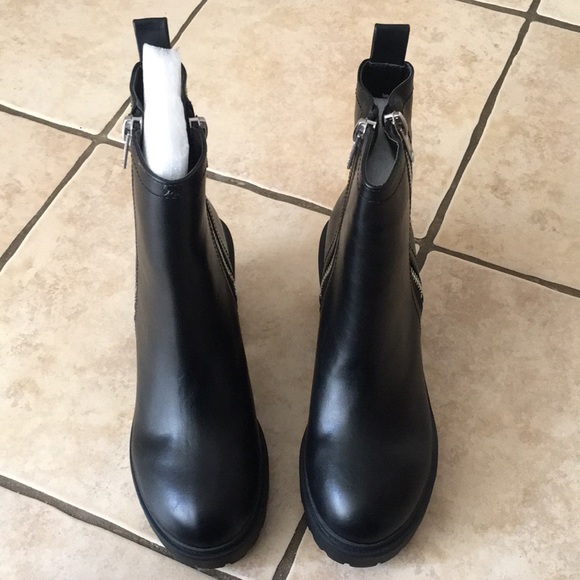 New Urban Outfitters Chunky Heel Black Boots - Picture 2 of 9